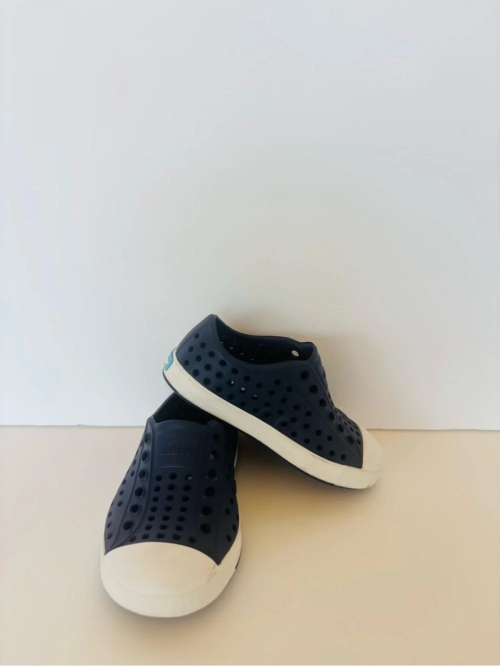 Native Kids Jefferson Water Friendly Slip-On in Regatta Blue/Shell White, size 5